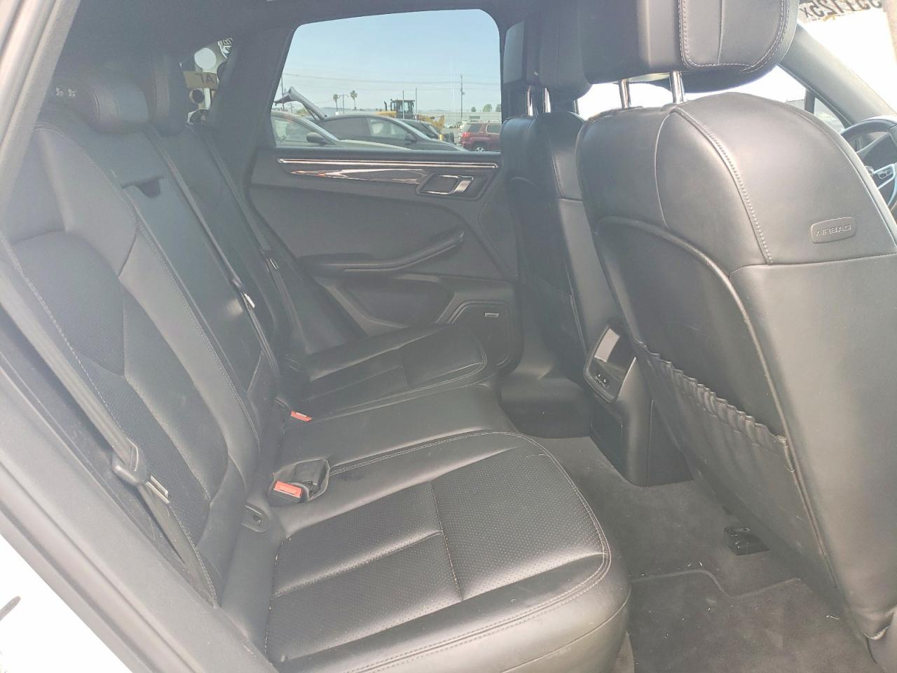 2015 PORSCHE Macan