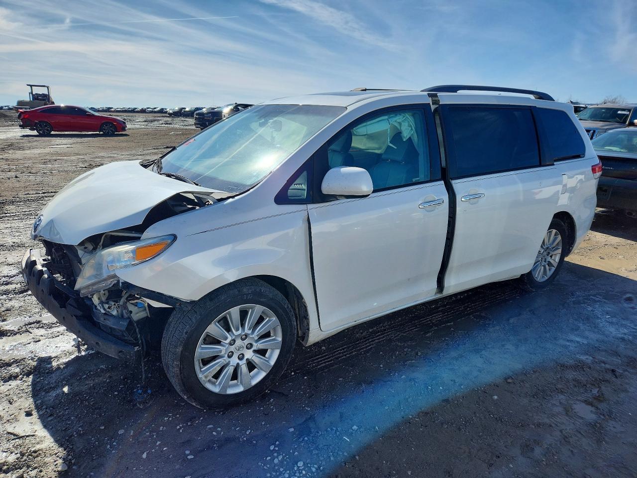 2011 TOYOTA SIENNA