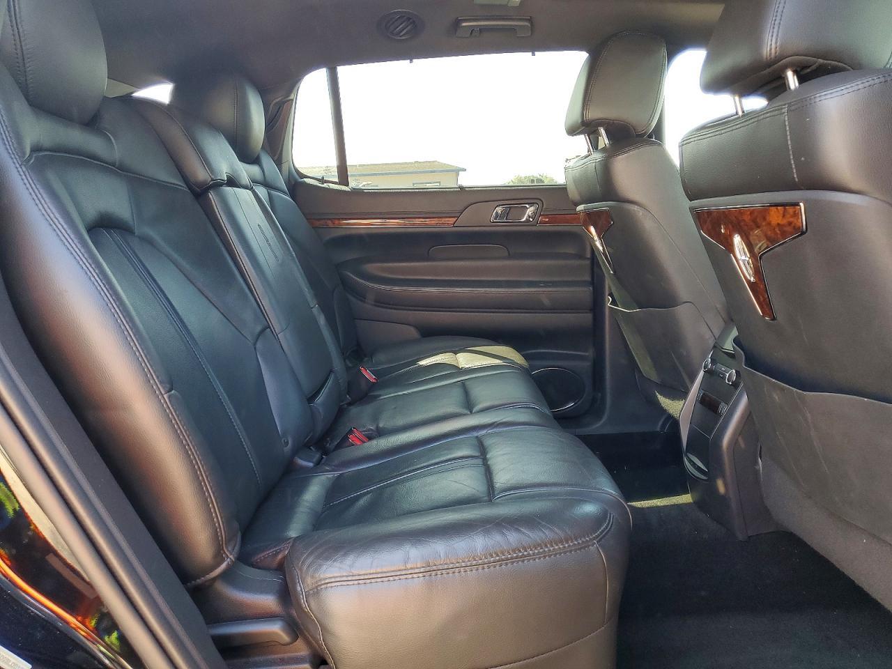 2016 LINCOLN MKT