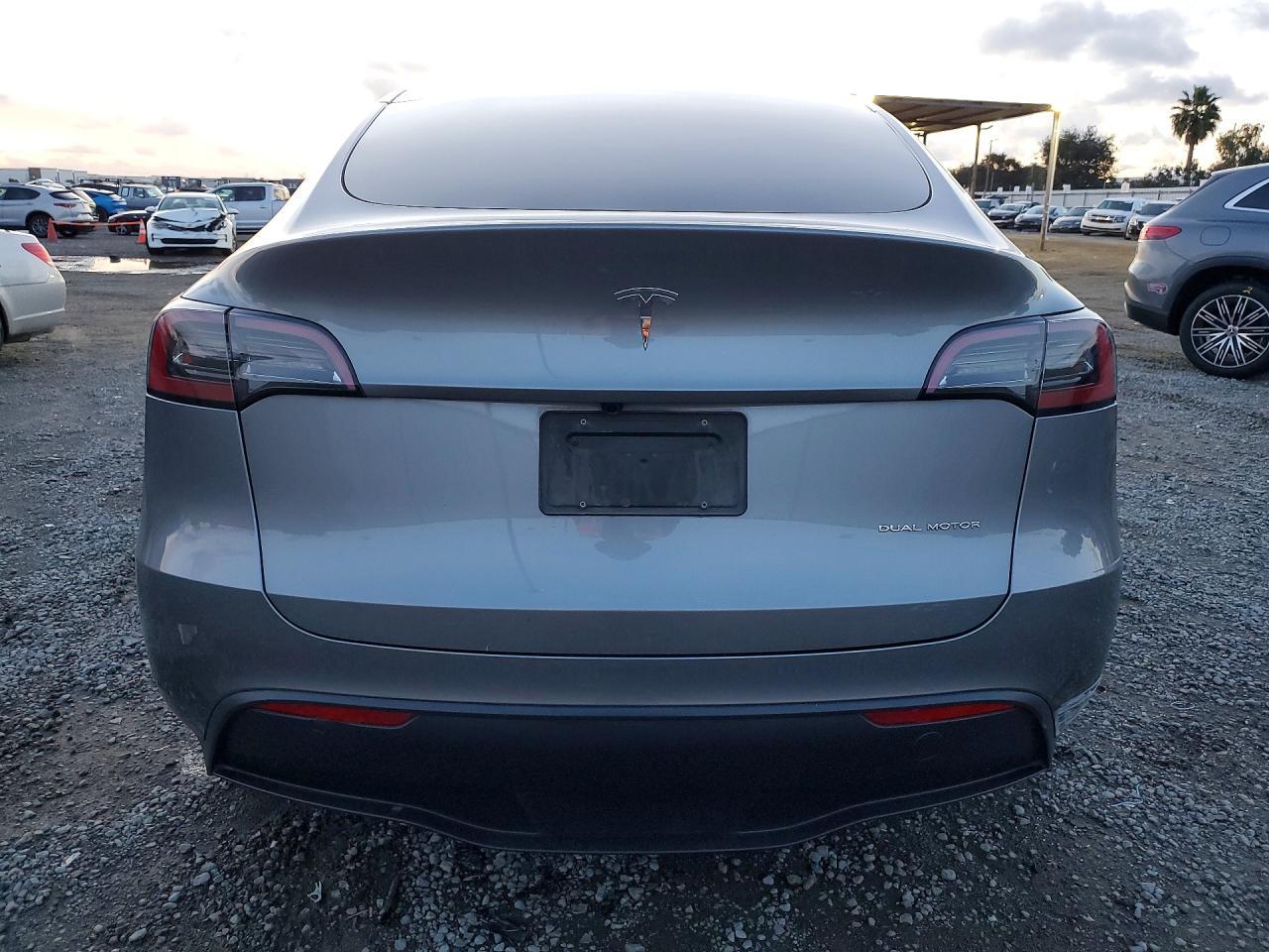 2025 TESLA MODEL Y
