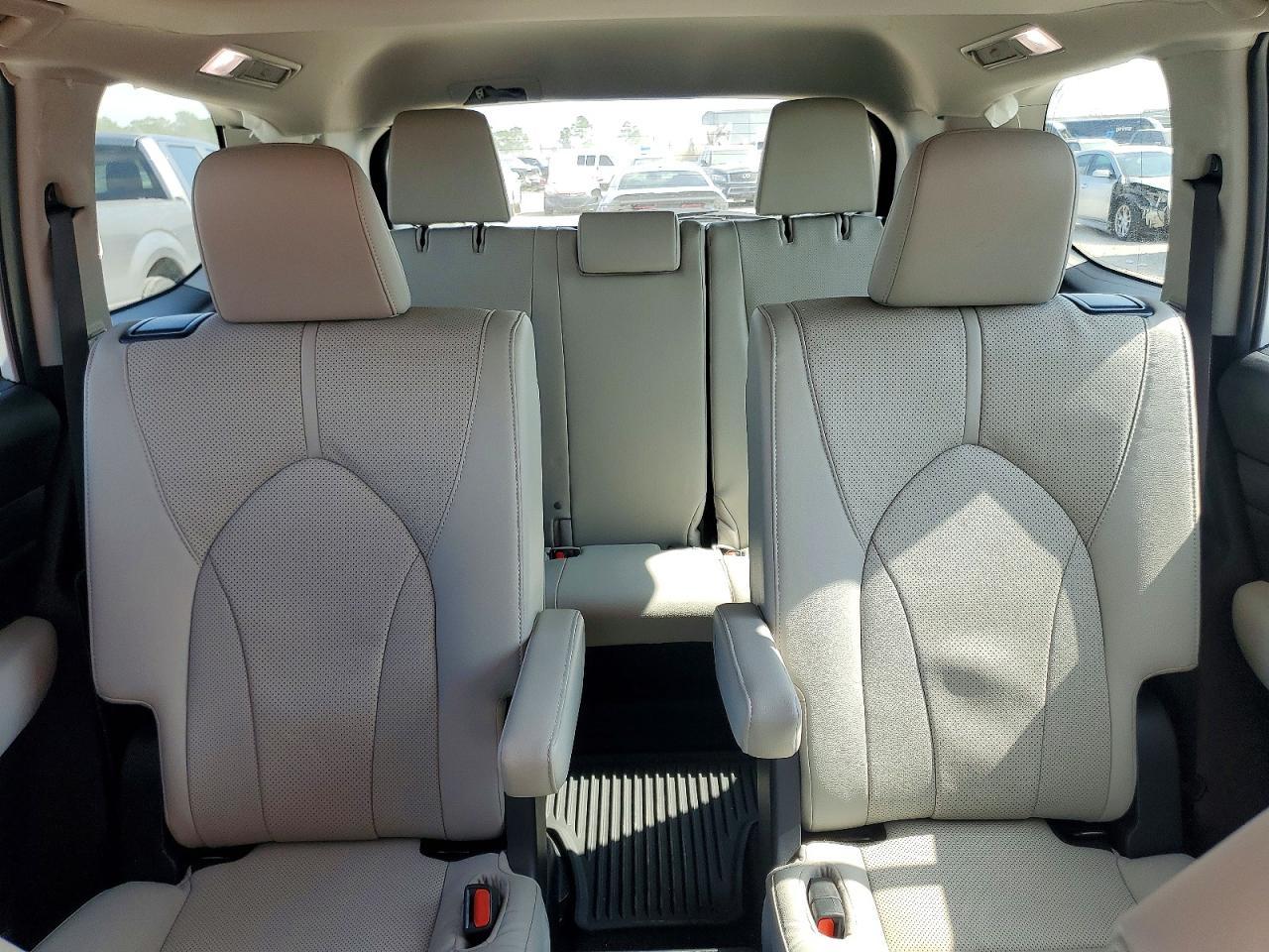 2024 TOYOTA HIGHLANDER