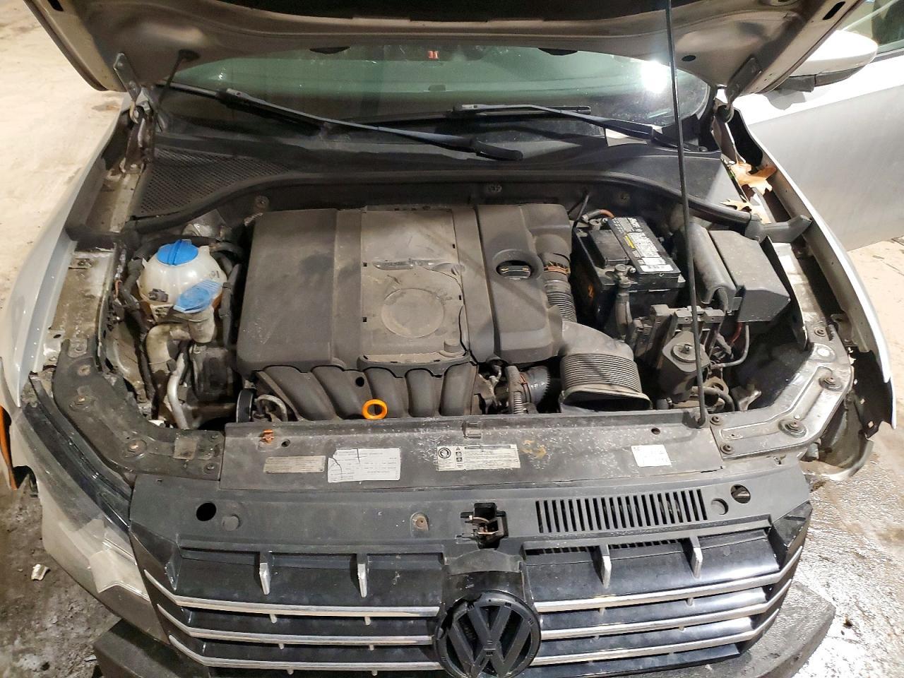 2012 VOLKSWAGEN Passat