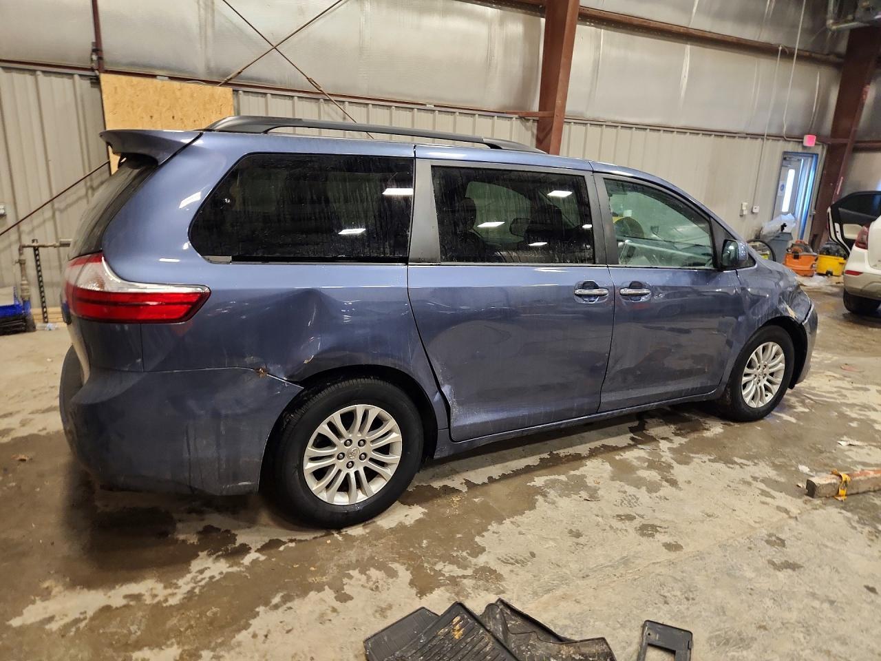 2015 TOYOTA SIENNA