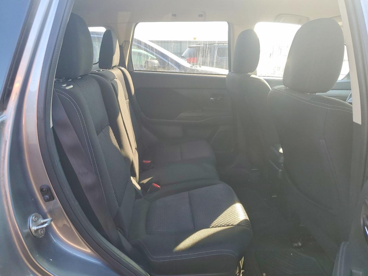 2016 MITSUBISHI outlander