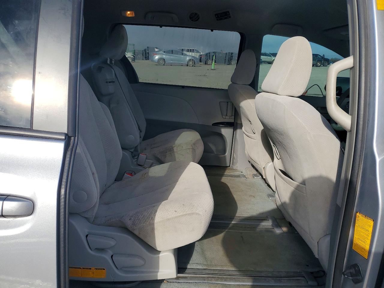 2013 TOYOTA SIENNA