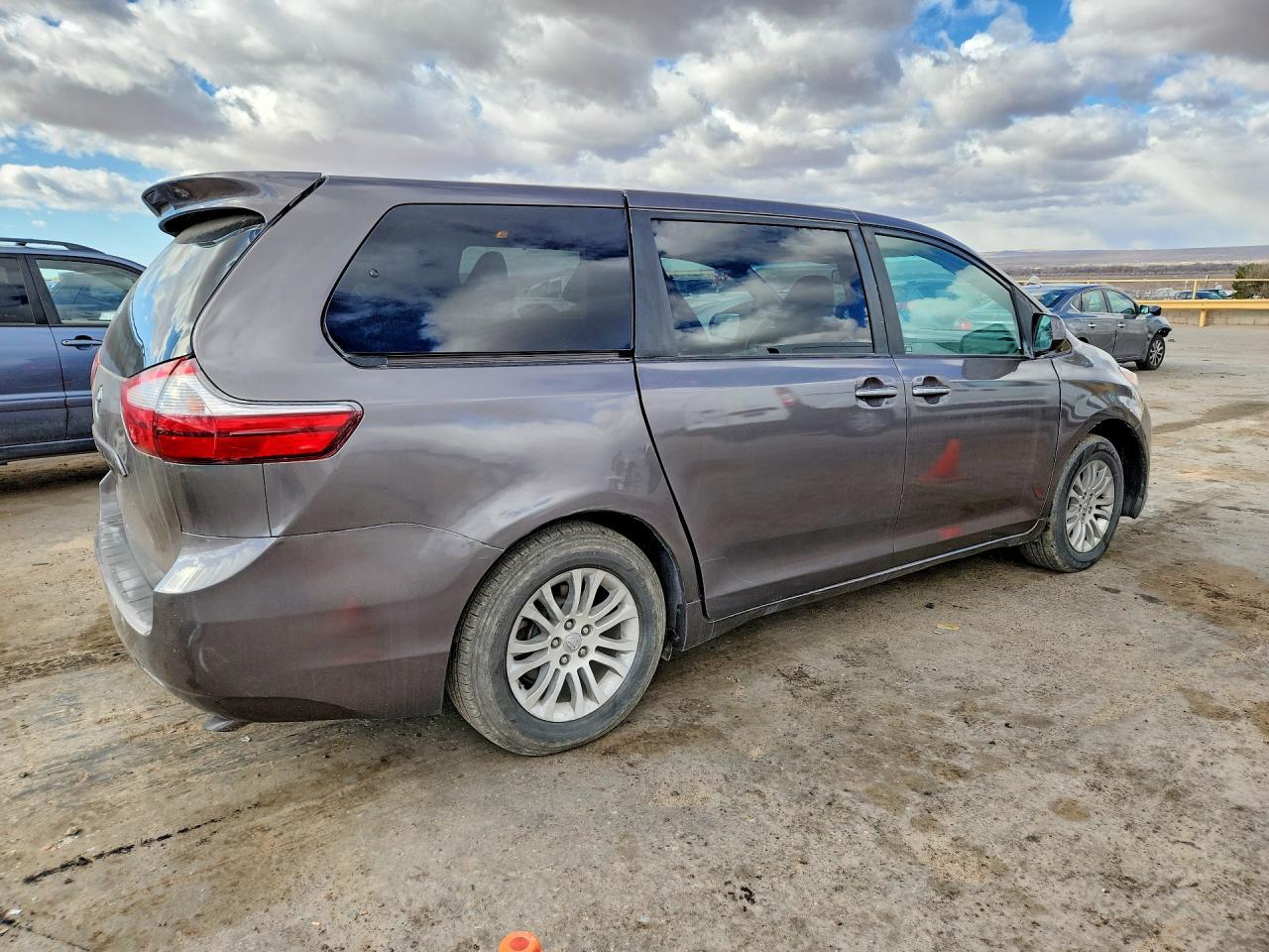 2017 TOYOTA SIENNA