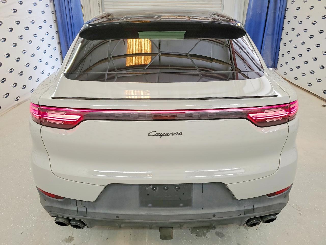 2020 PORSCHE CAYENNE