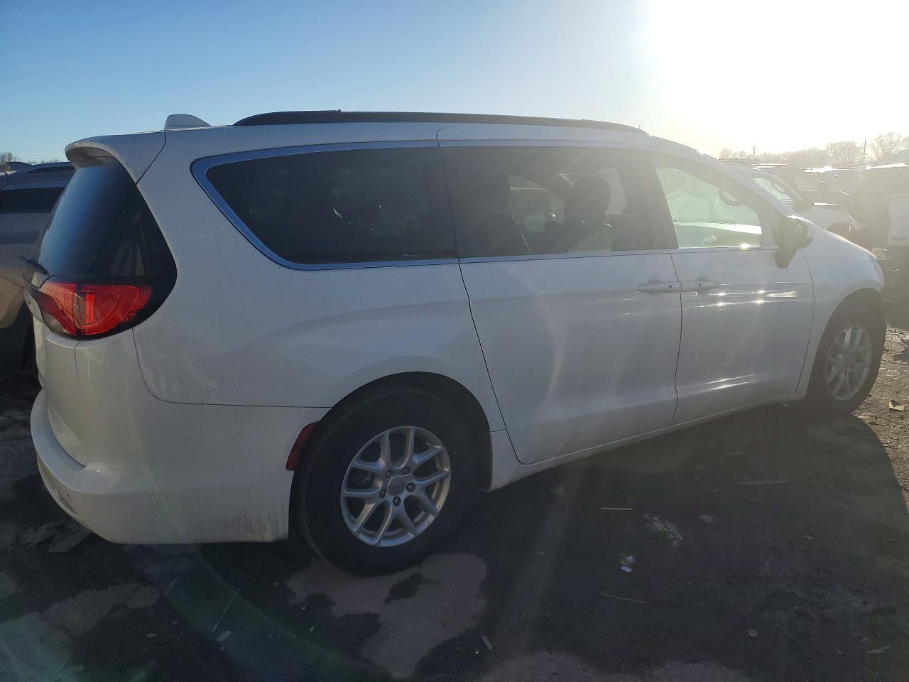 2020 CHRYSLER Voyager