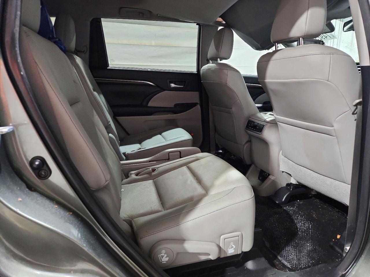 2015 TOYOTA HIGHLANDER