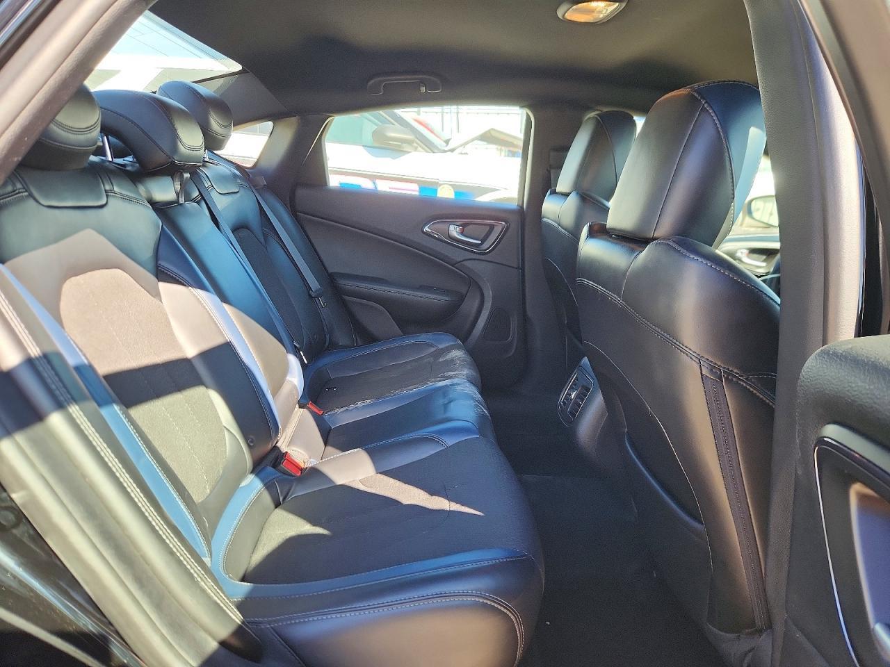 2016 CHRYSLER 200
