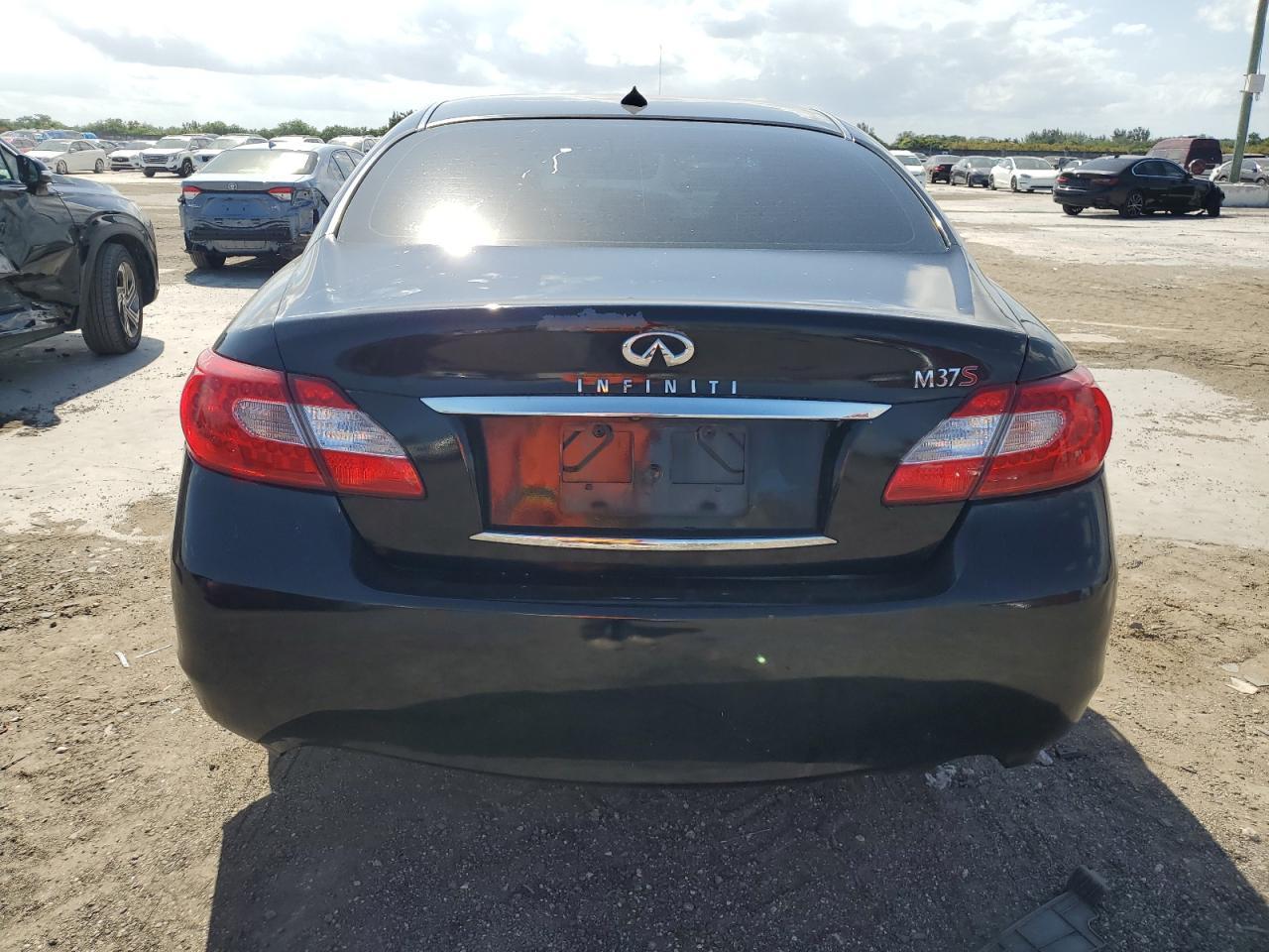 2012 INFINITI M37