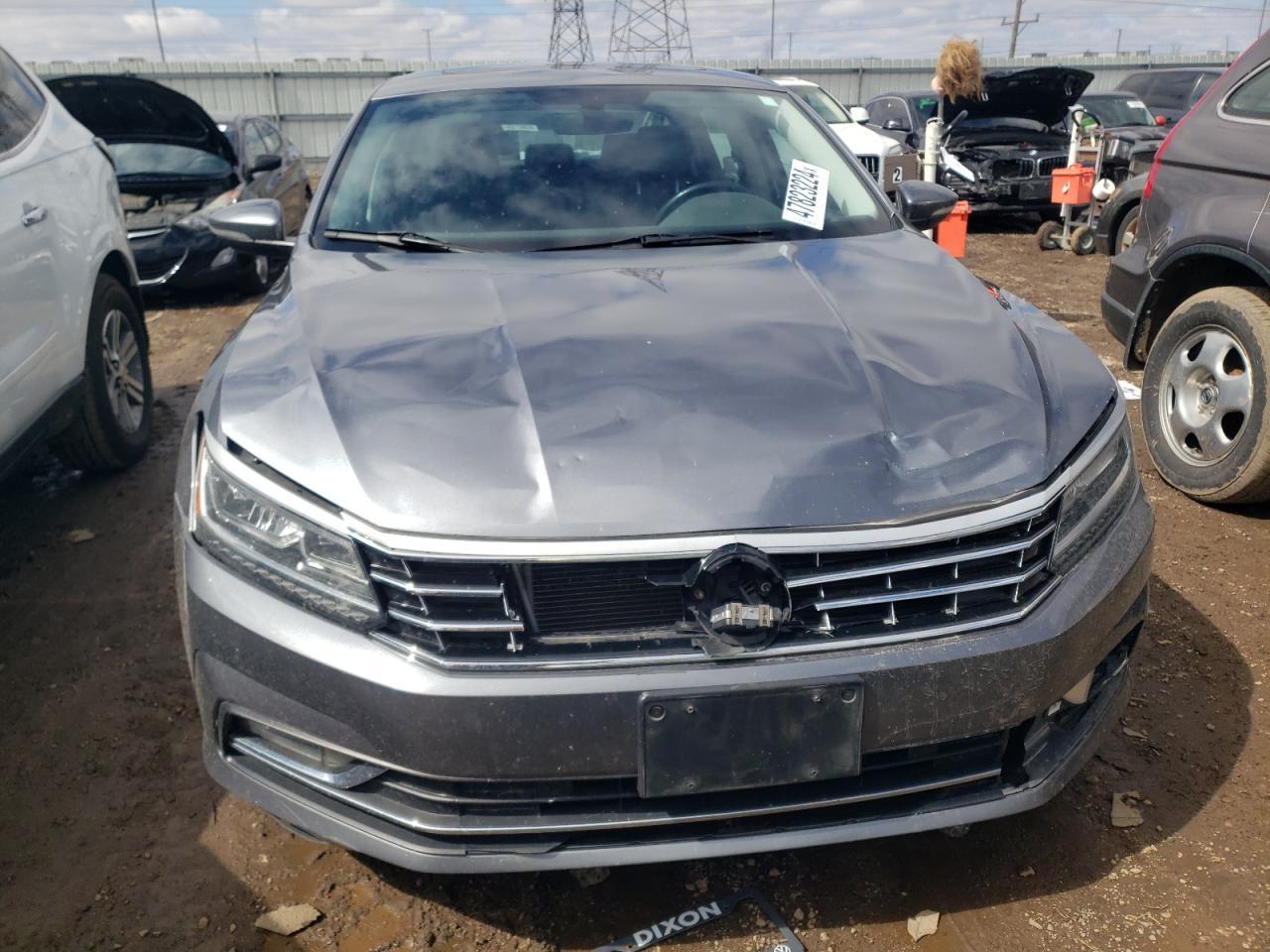 2017 VOLKSWAGEN Passat