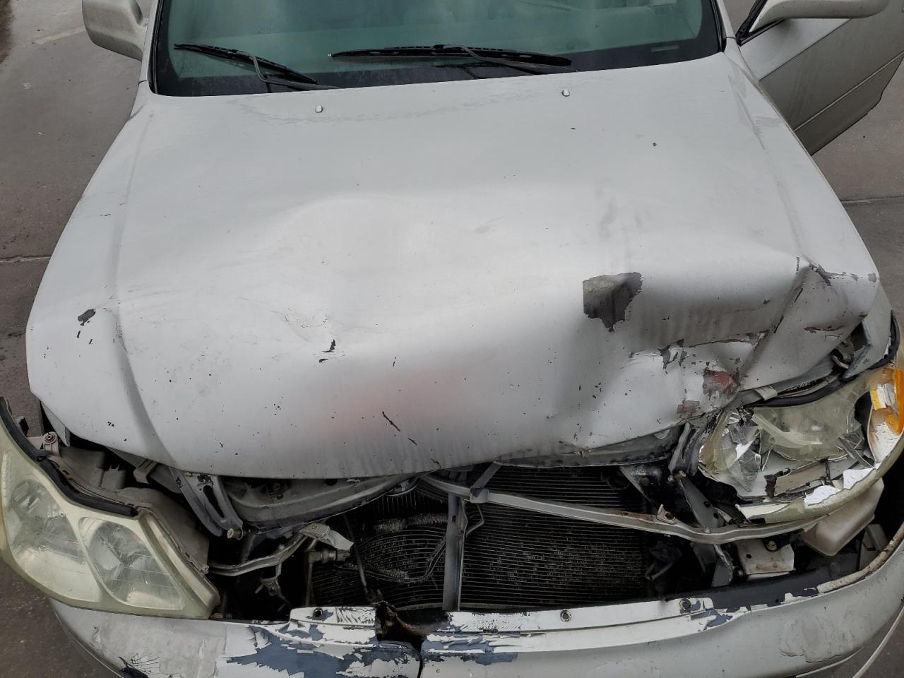 2001 TOYOTA Avalon