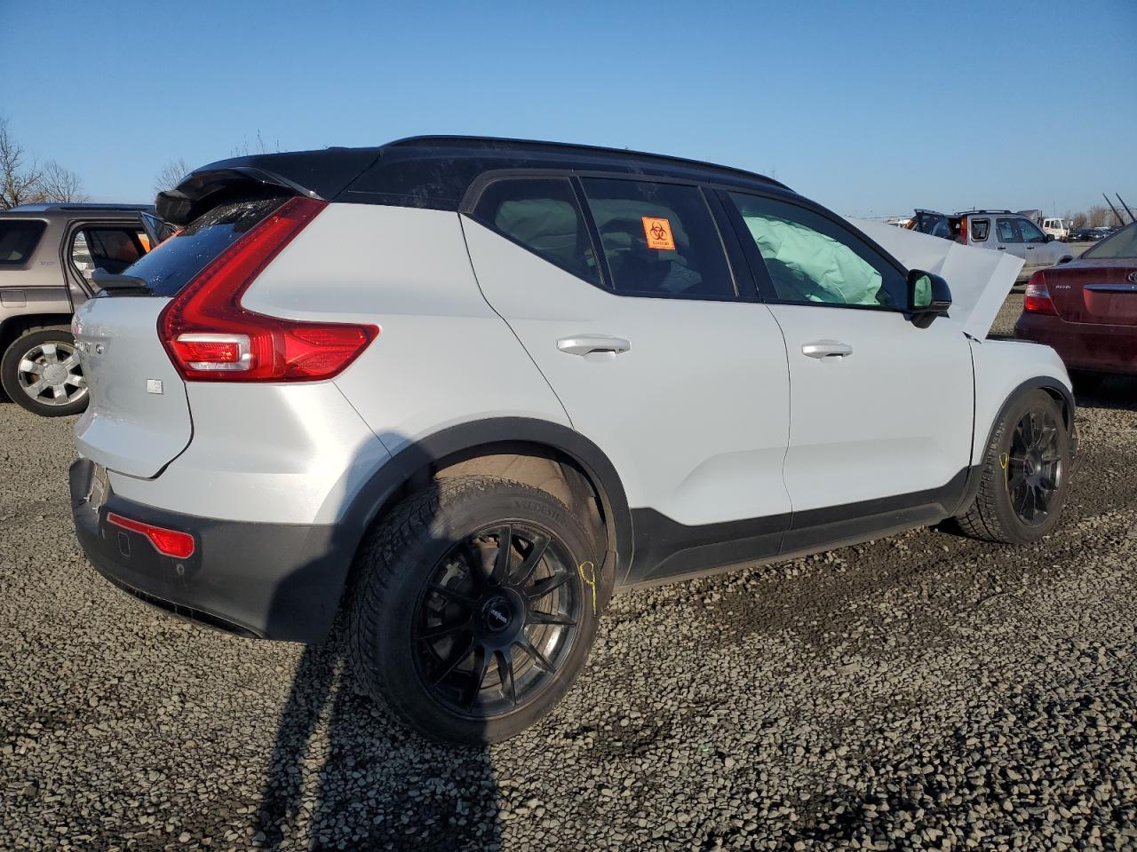 2021 VOLVO XC40
