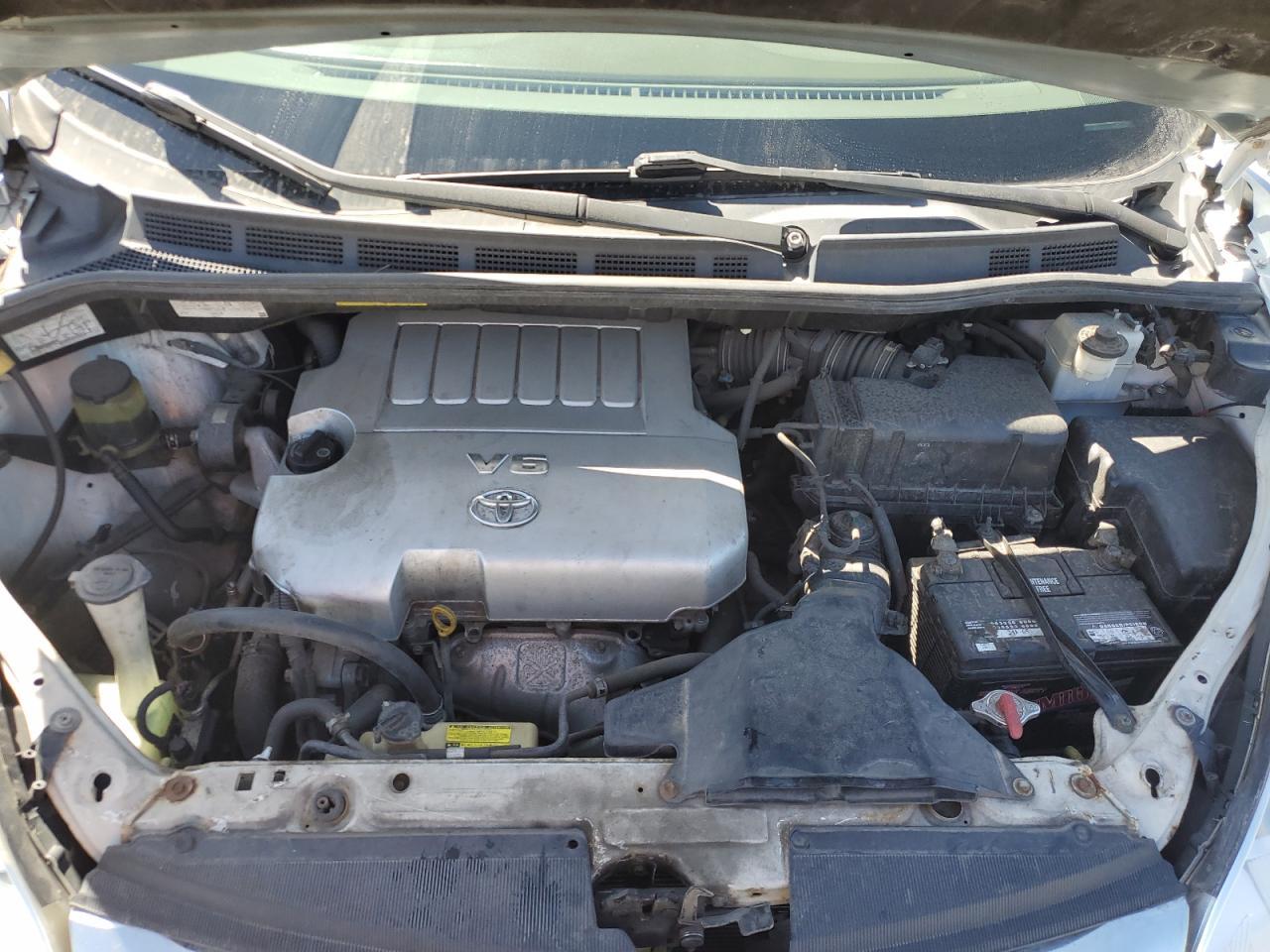2010 TOYOTA SIENNA