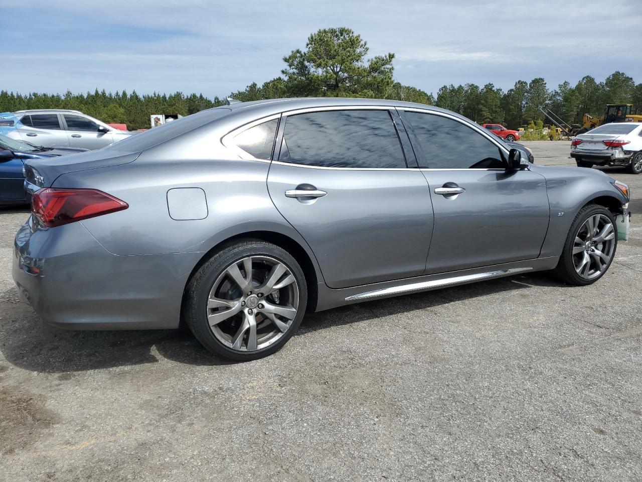 2015 INFINITI Q70