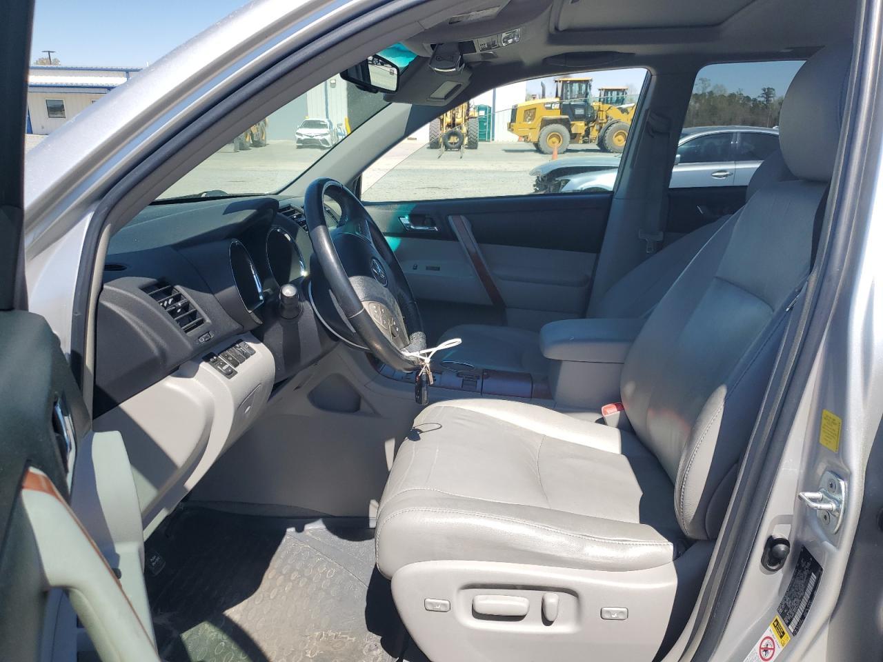 2010 TOYOTA HIGHLANDER
