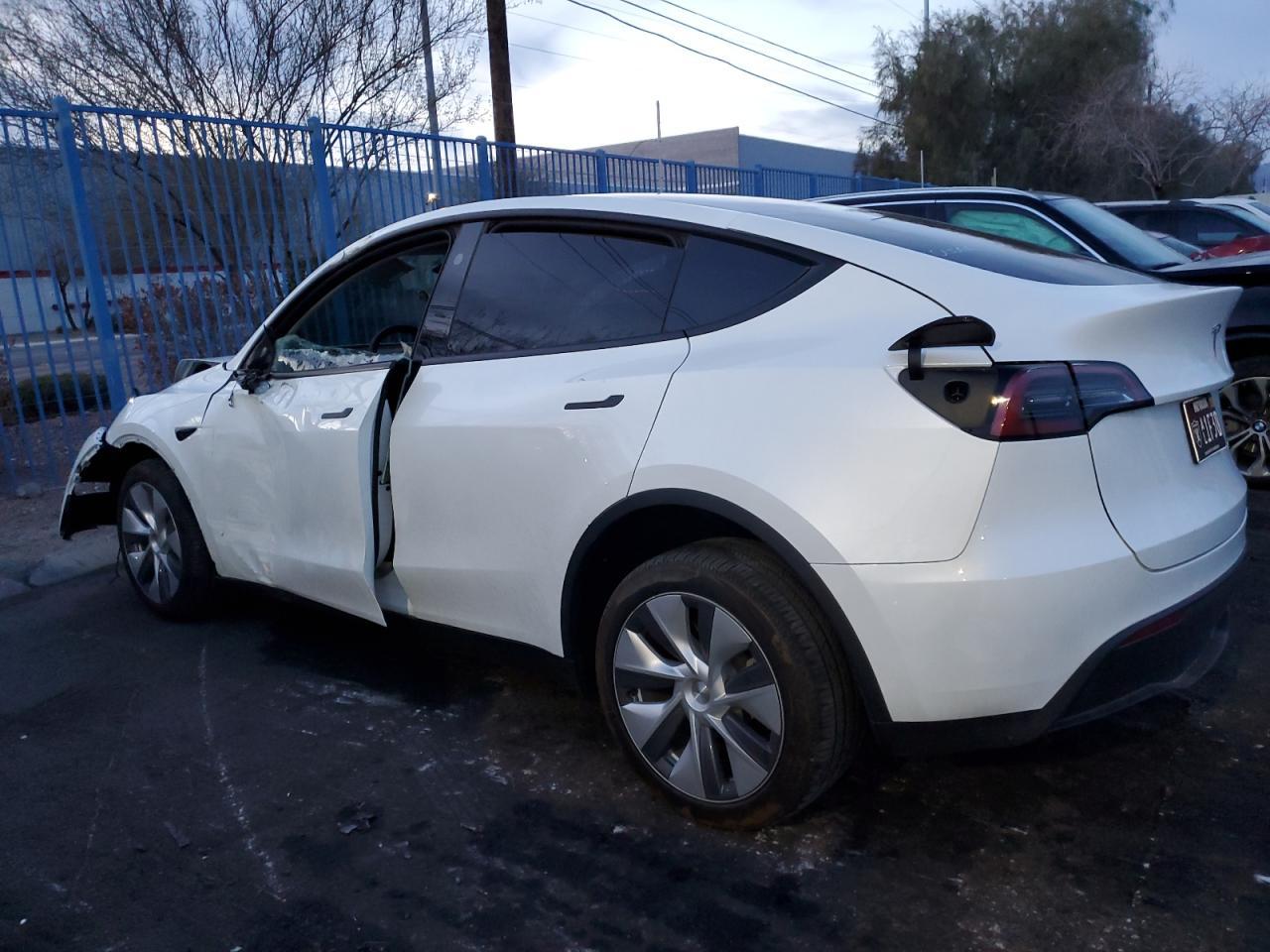 2024 TESLA MODEL Y