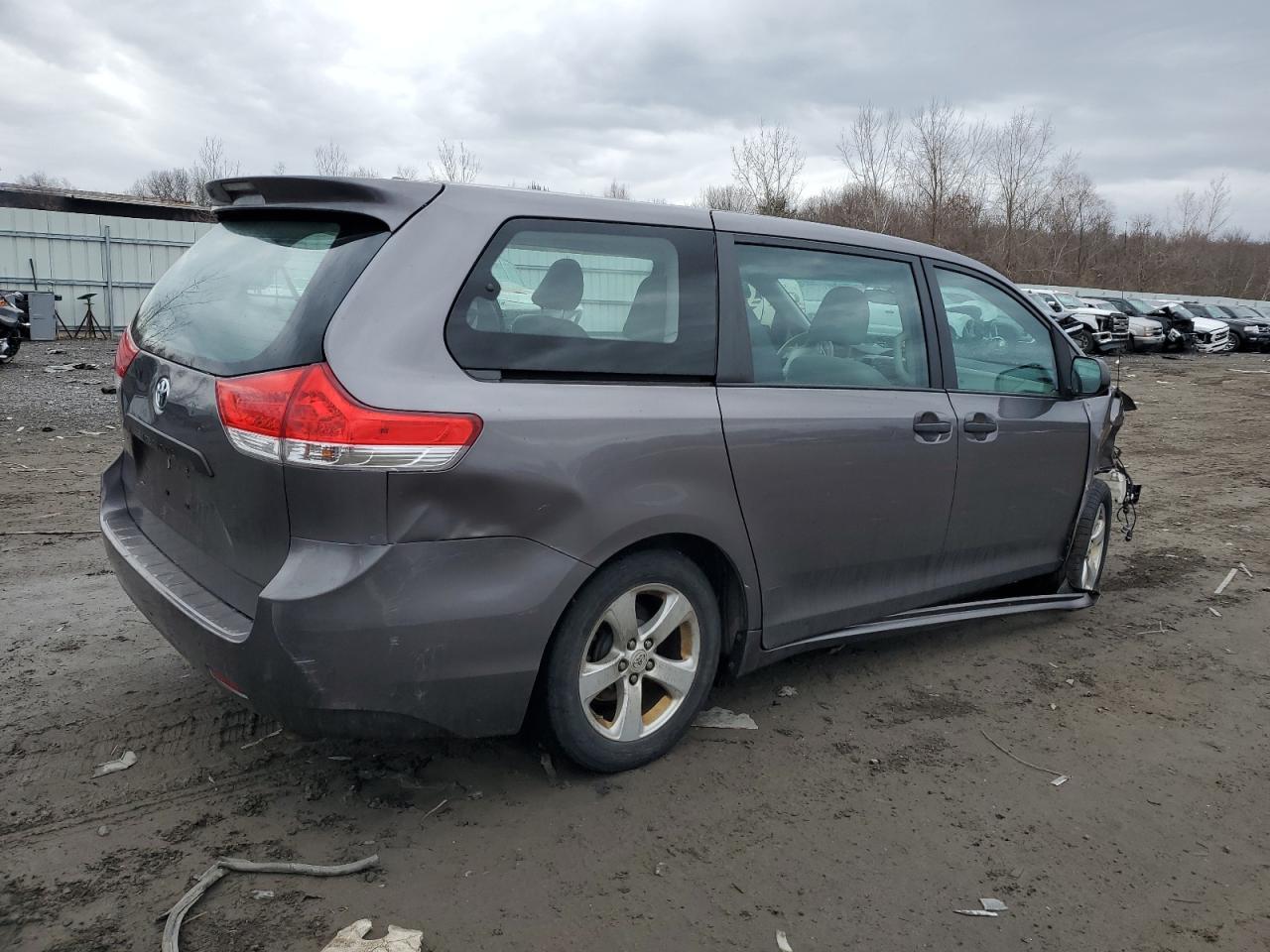 2011 TOYOTA SIENNA