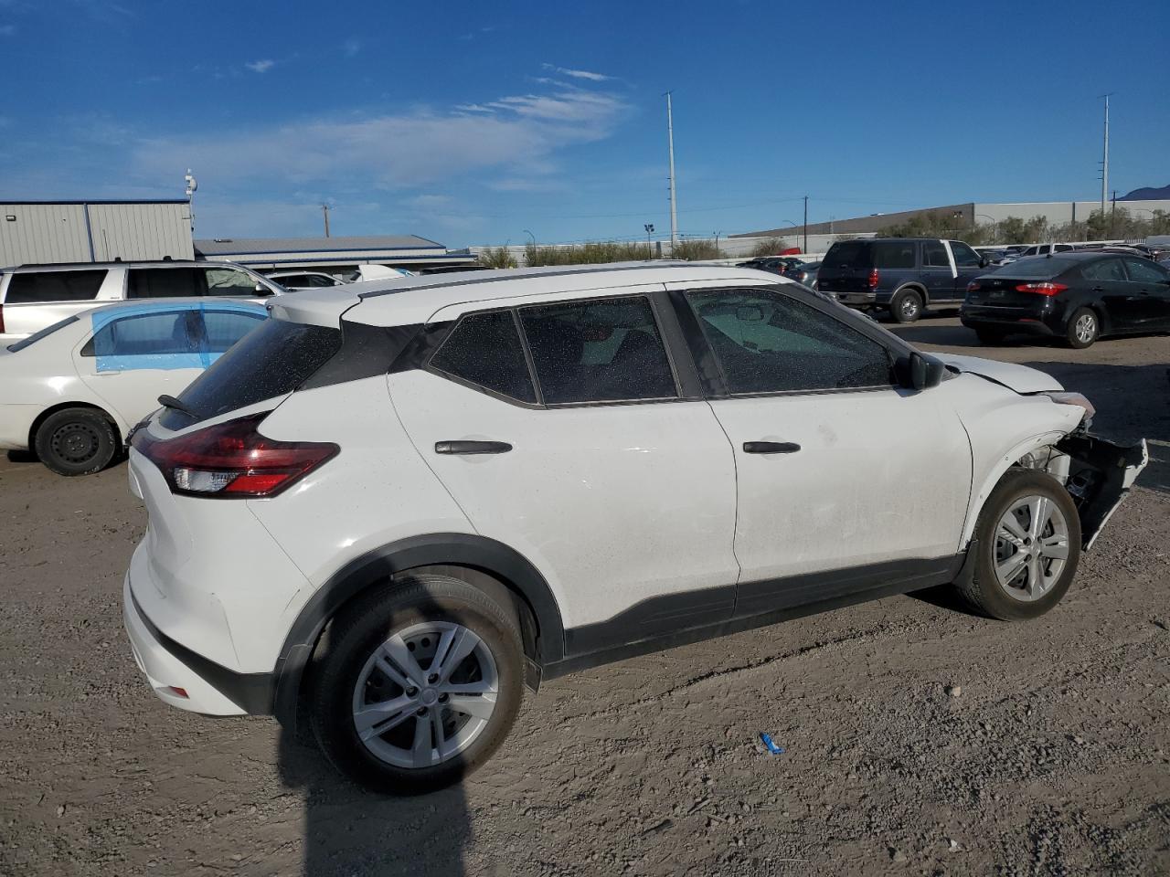 2024 NISSAN KICKS