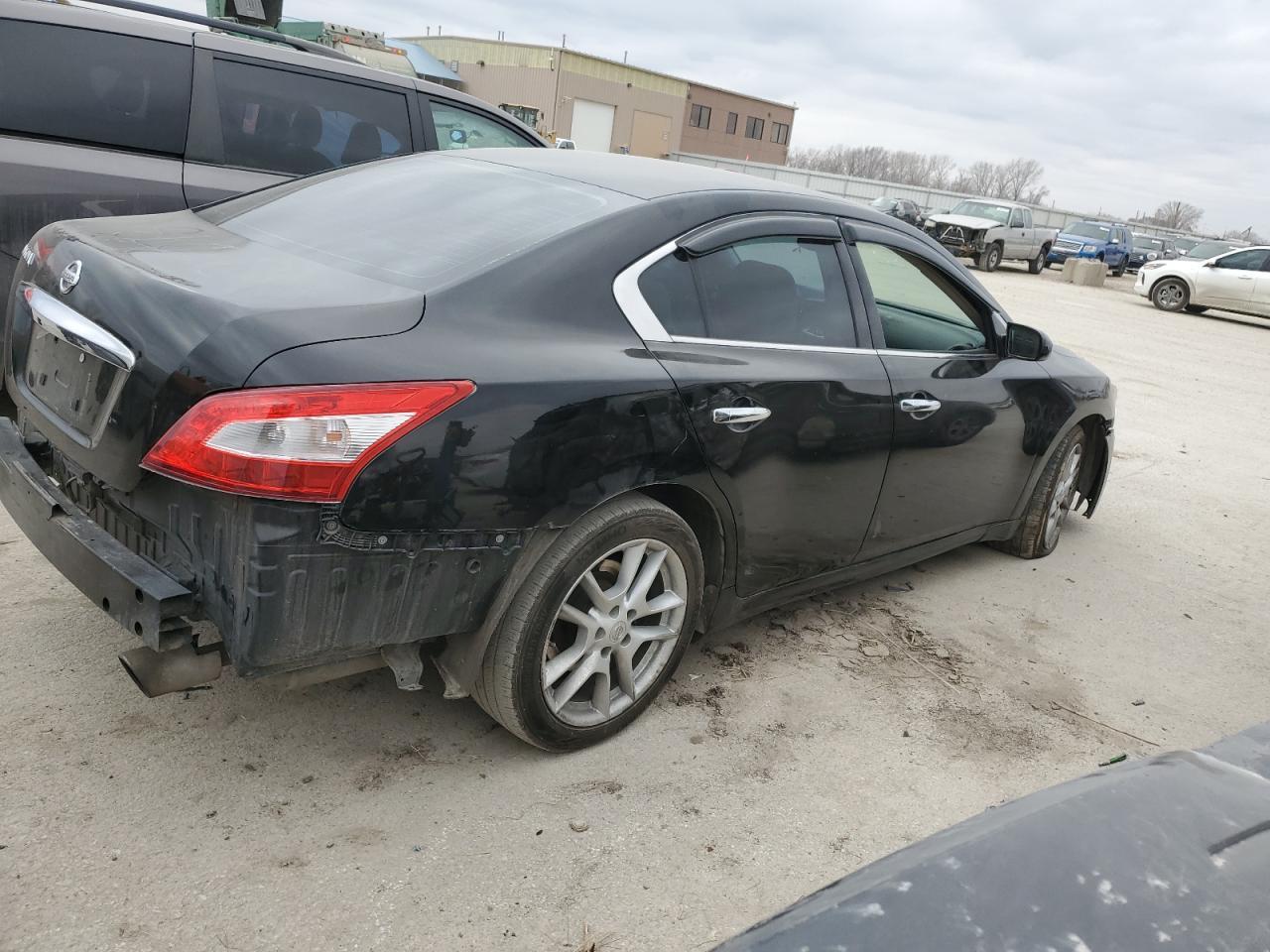2011 NISSAN Maxima