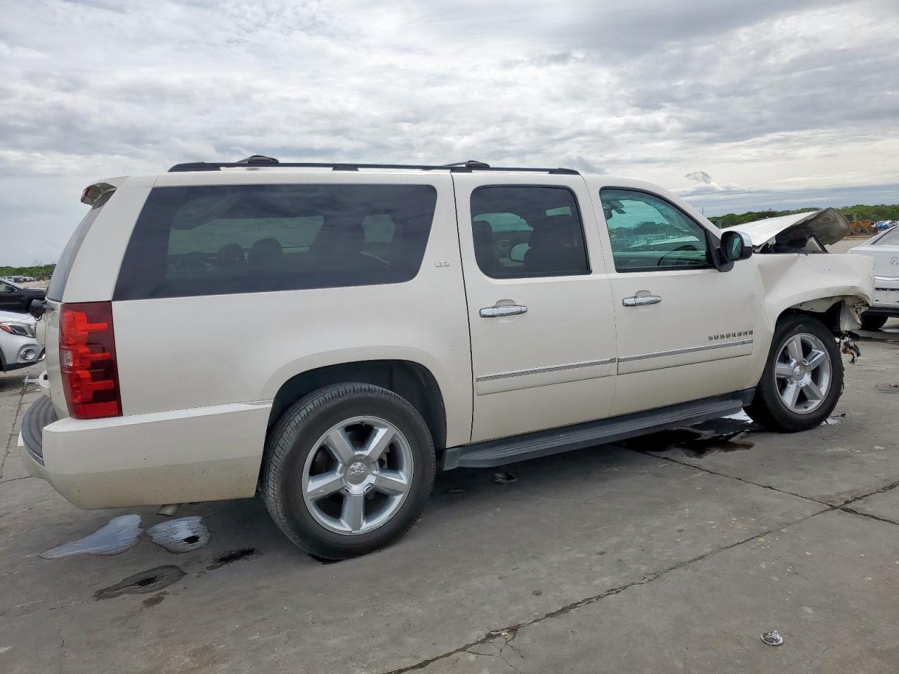 2013 CHEVROLET Suburban