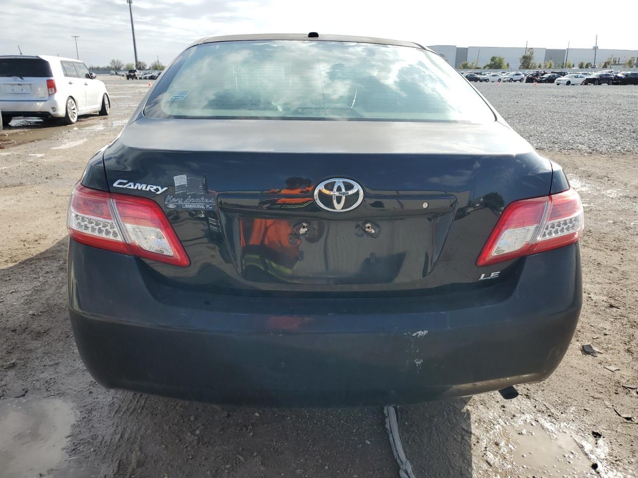 2011 TOYOTA CAMRY