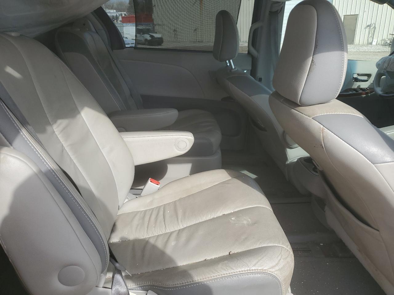 2014 TOYOTA SIENNA