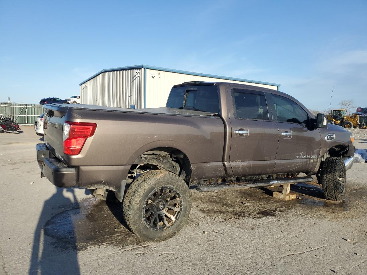2017 NISSAN Titan