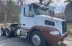 2013 VOLVO Vn
