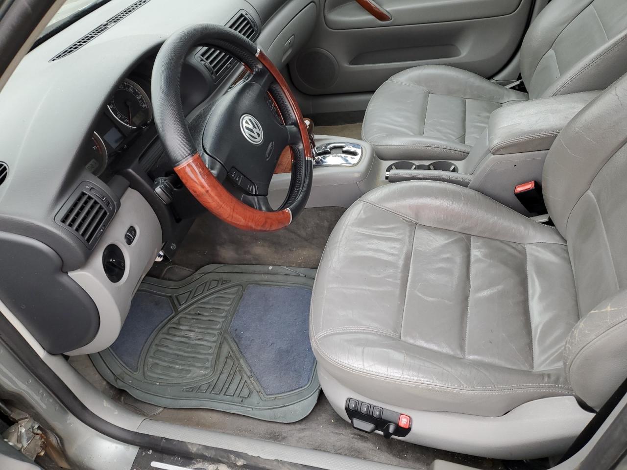 2004 VOLKSWAGEN Passat