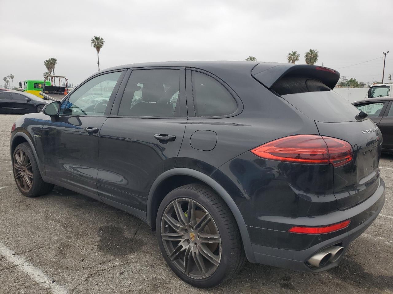 2015 PORSCHE CAYENNE