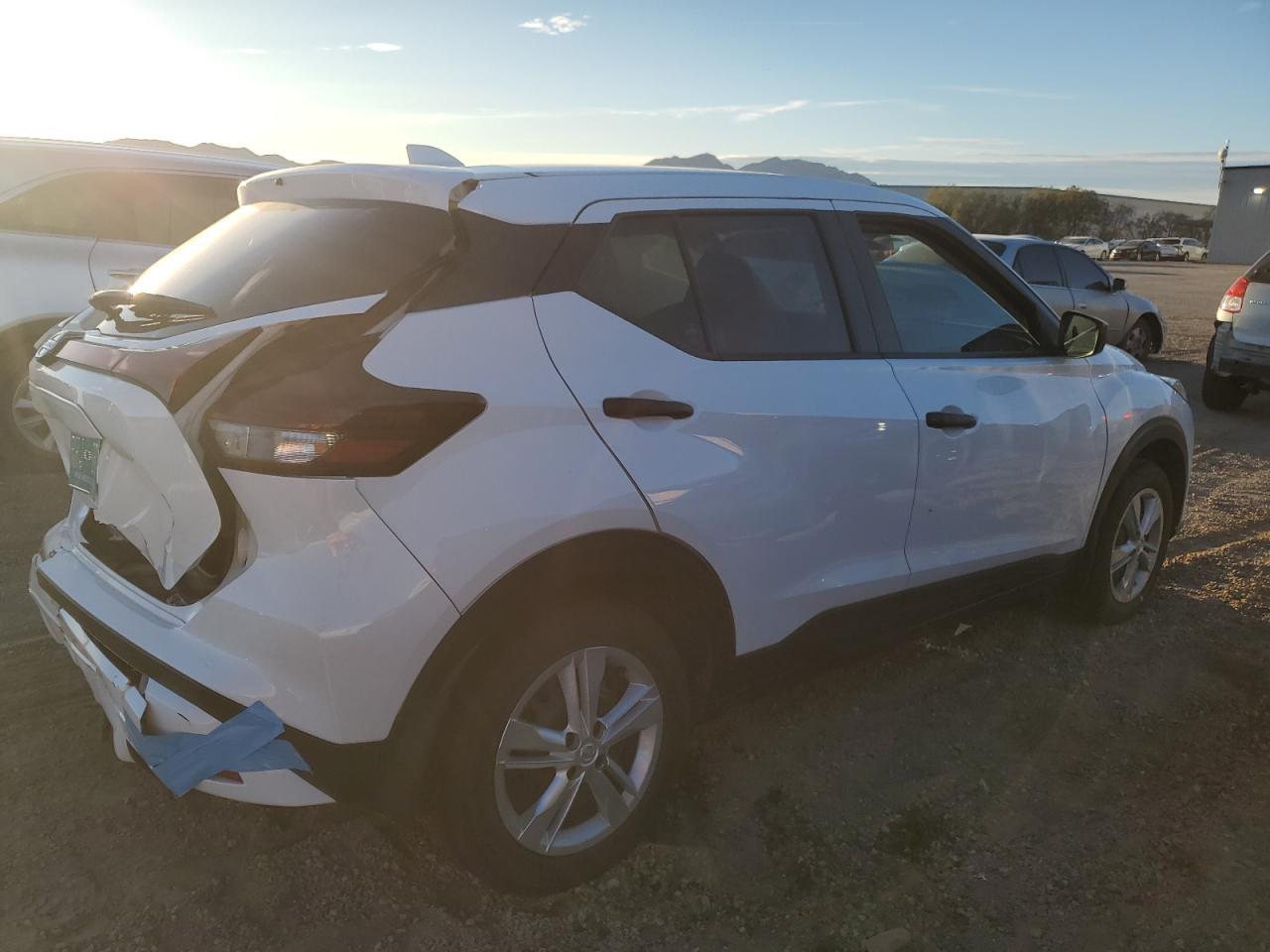 2021 NISSAN KICKS