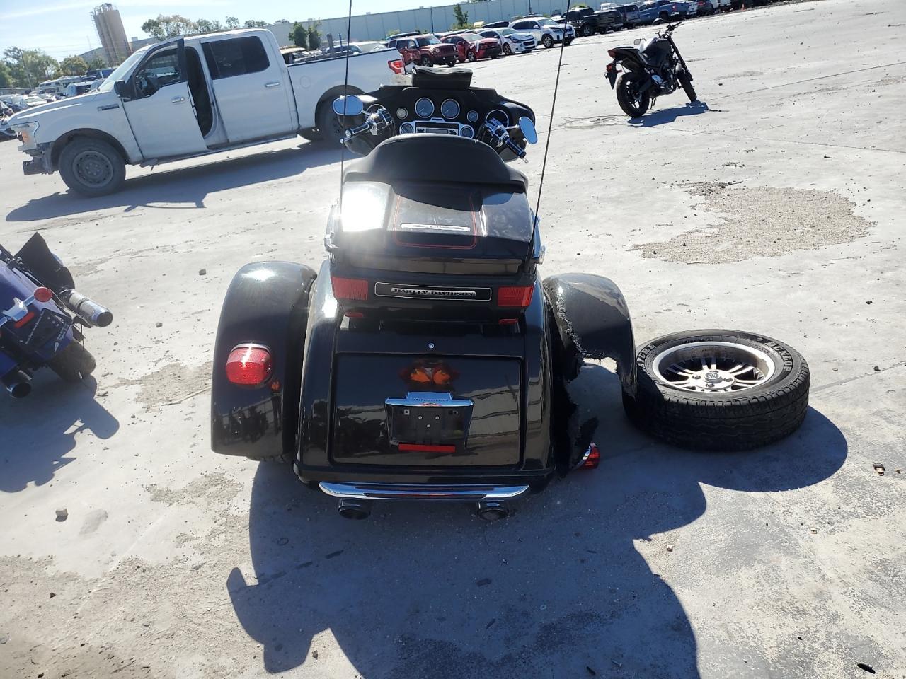 2011 HARLEY-DAVIDSON FLHTCUTG