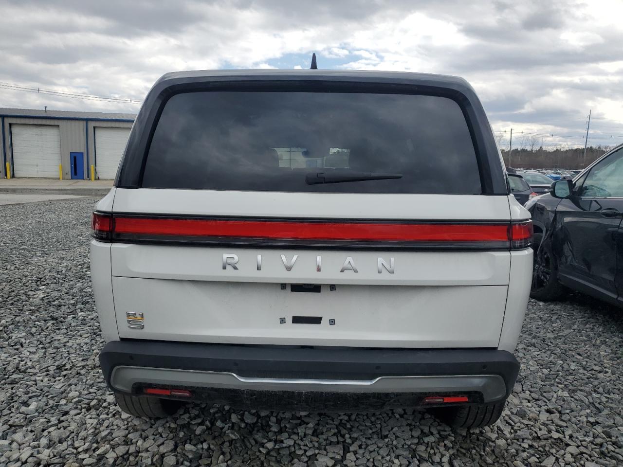 2023 RIVIAN R1s