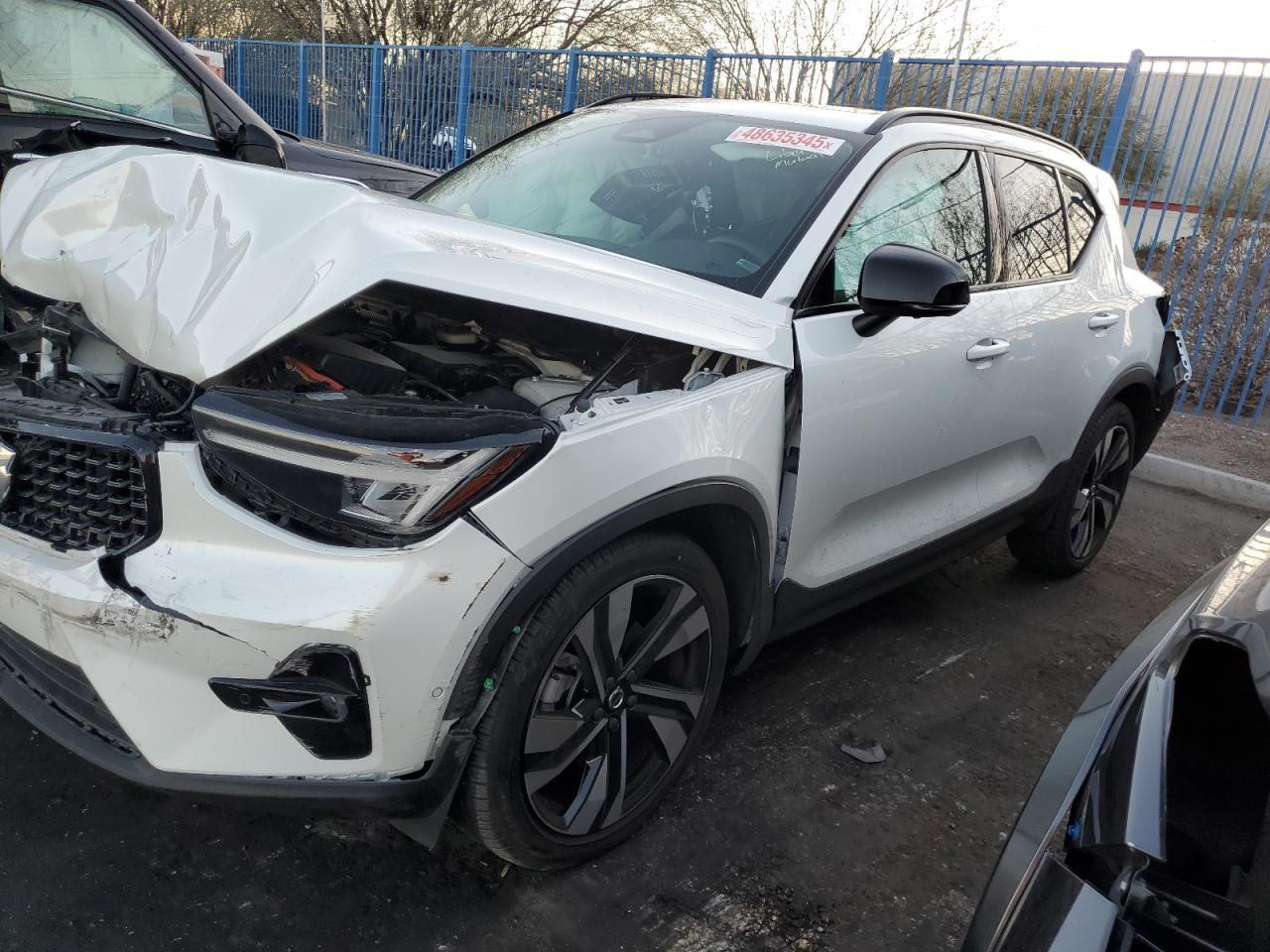 2024 VOLVO XC40