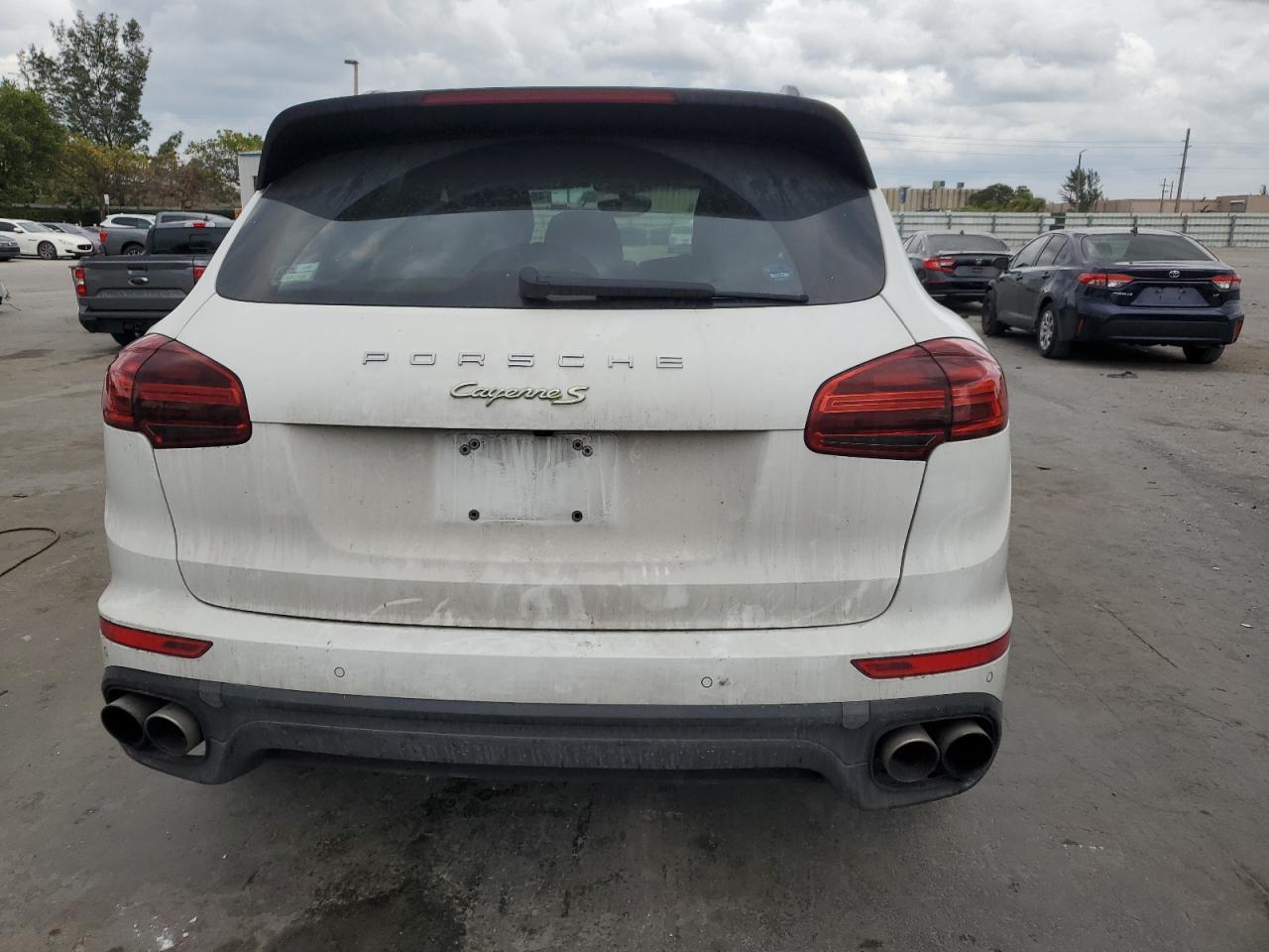 2016 PORSCHE CAYENNE
