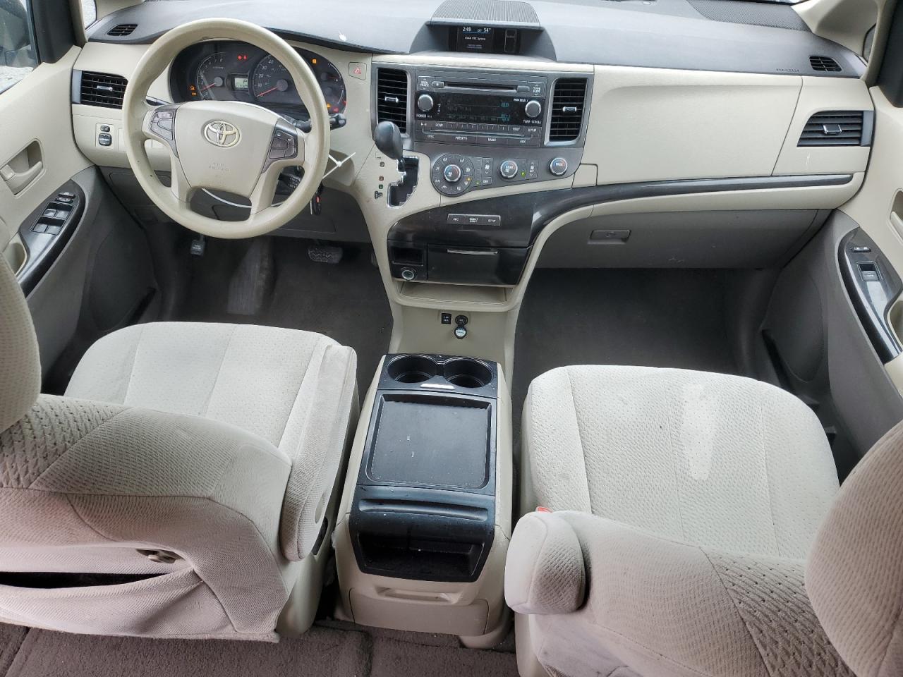2011 TOYOTA SIENNA