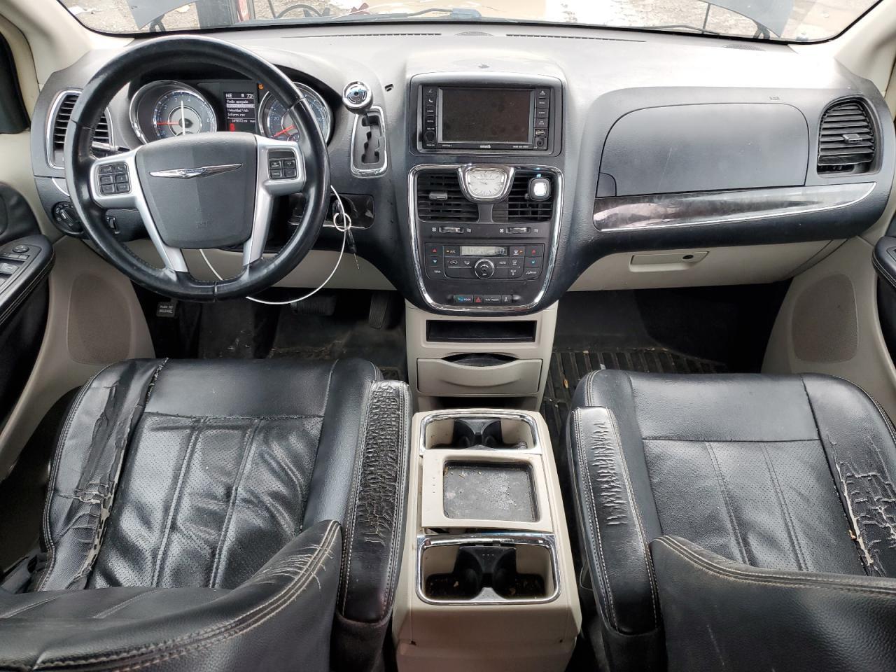 2012 CHRYSLER Town & Country
