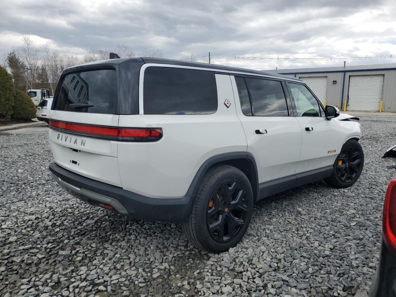 2023 RIVIAN R1s