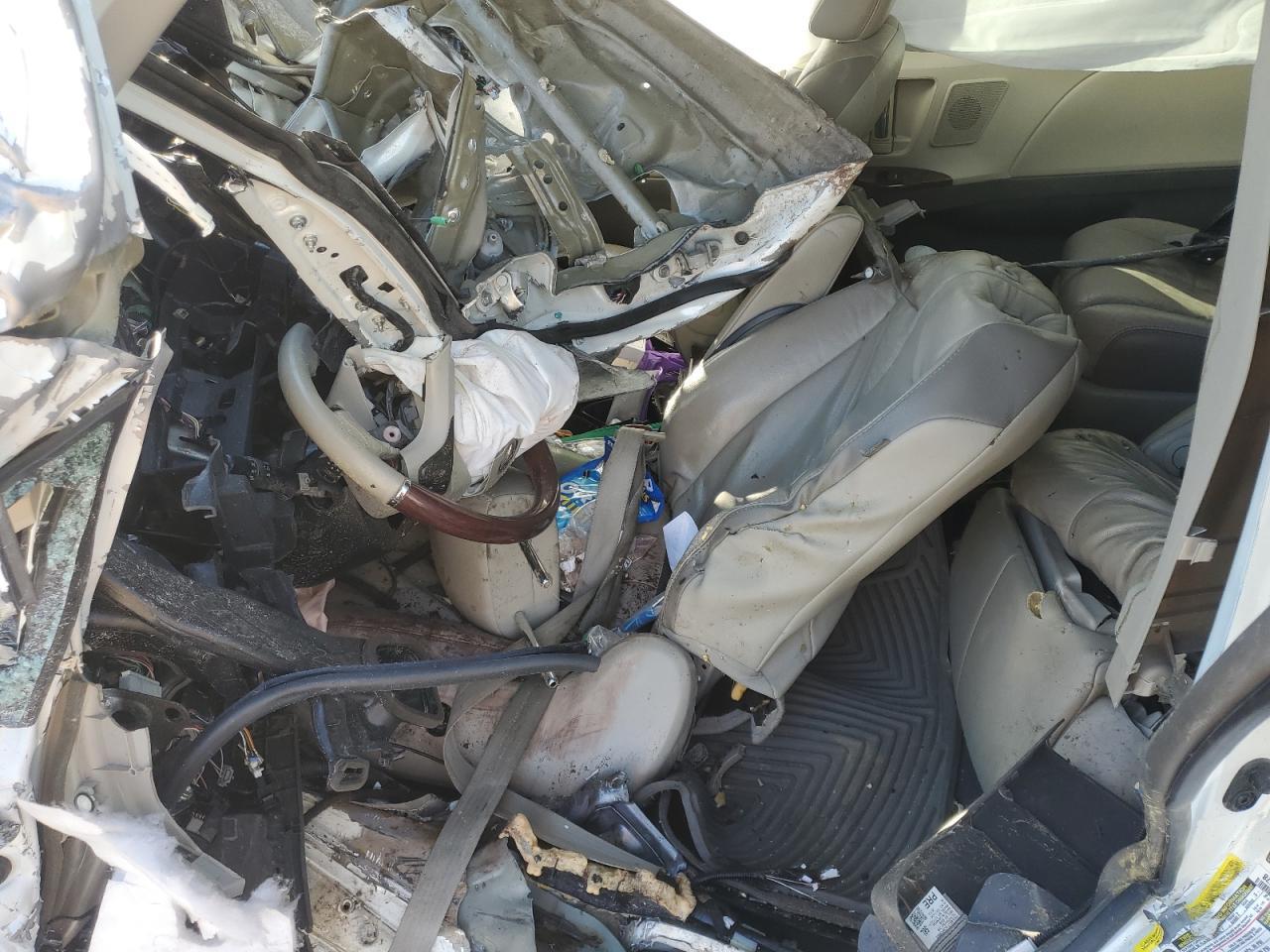 2012 TOYOTA SIENNA