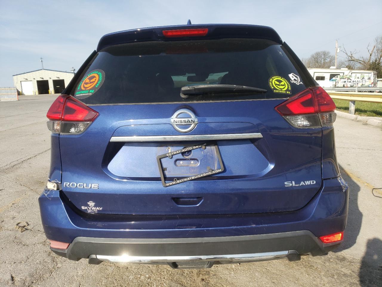 2017 NISSAN ROGUE