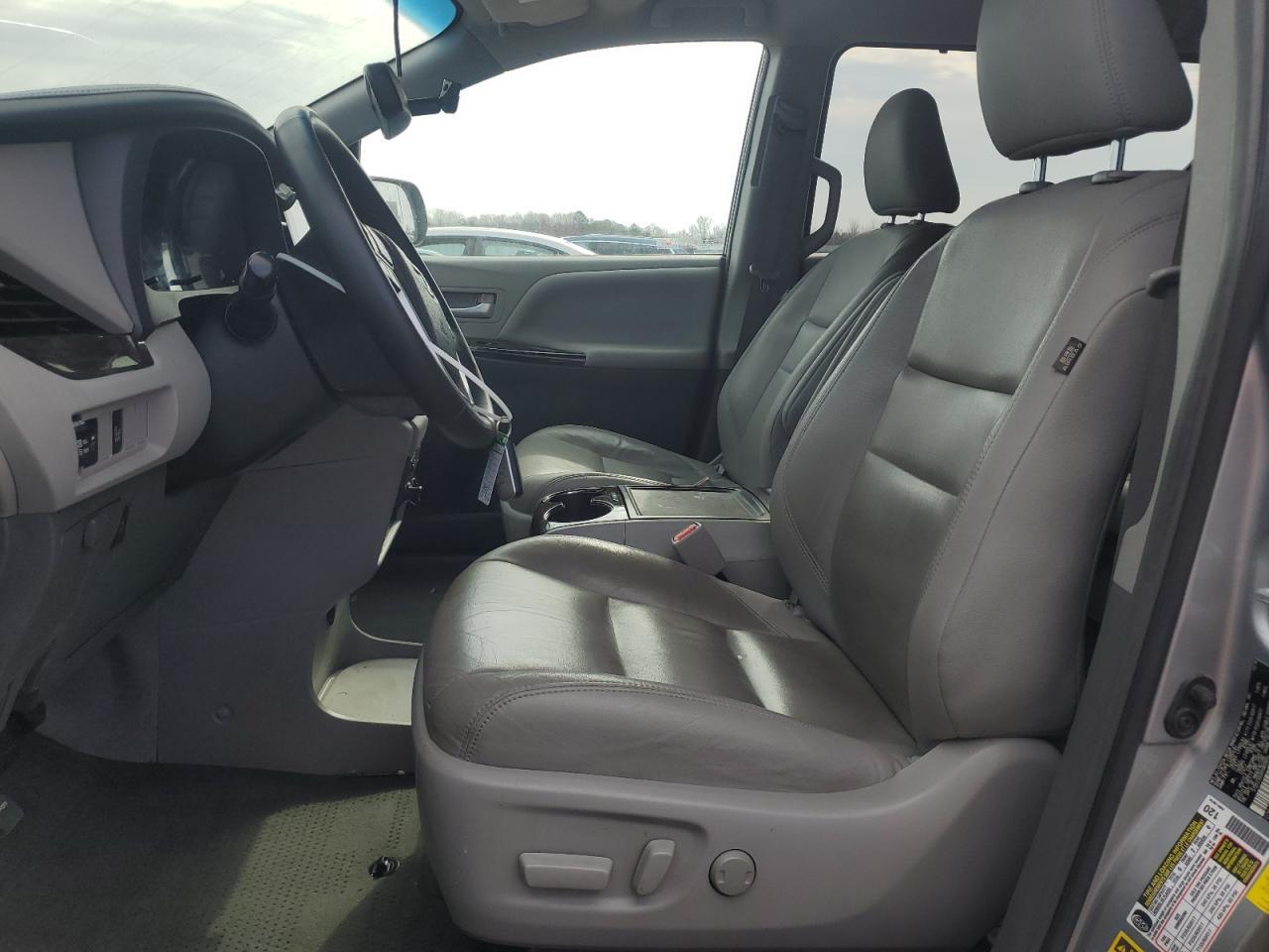 2017 TOYOTA SIENNA