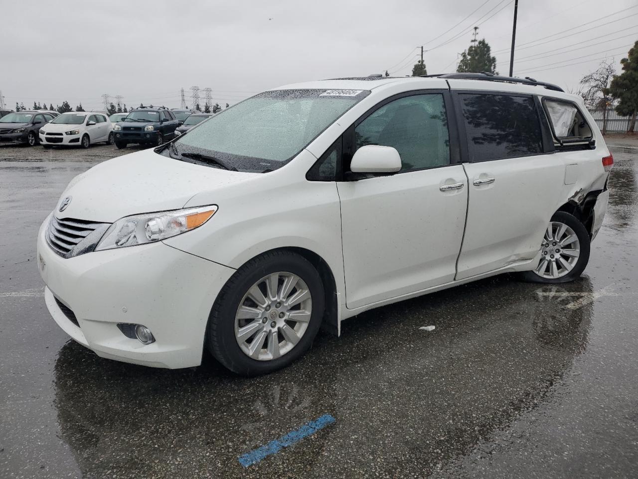 2011 TOYOTA SIENNA