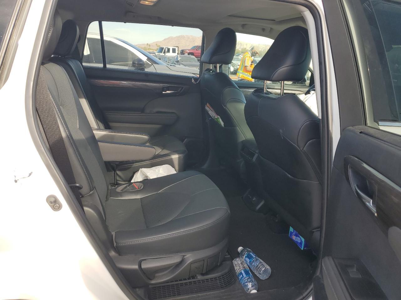 2022 TOYOTA HIGHLANDER