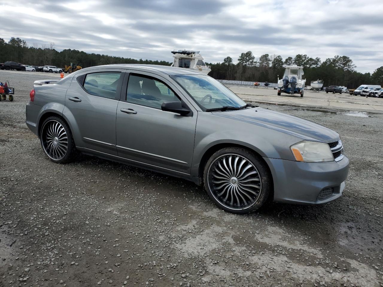 2013 DODGE Avenger