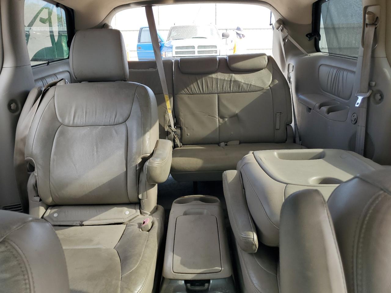 2009 TOYOTA SIENNA