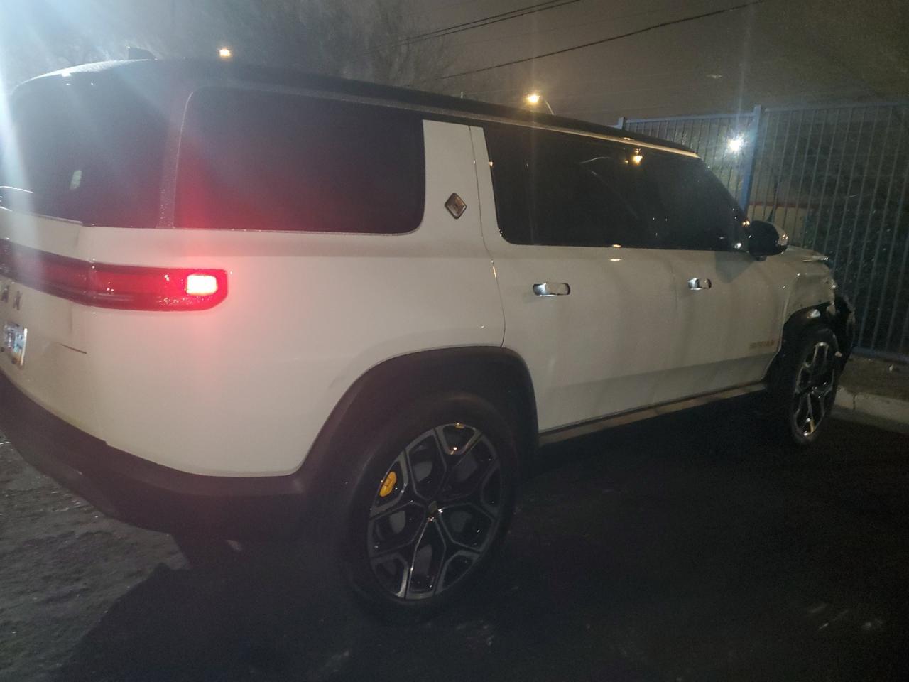 2024 RIVIAN R1s