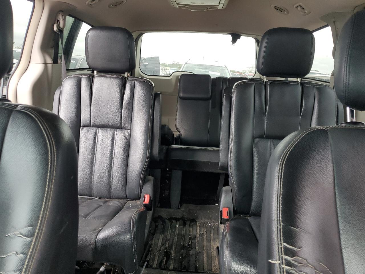 2012 CHRYSLER Town & Country