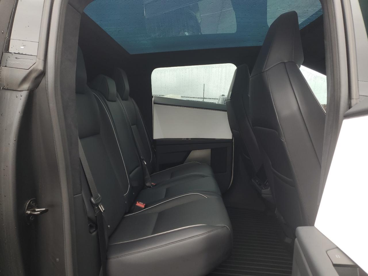 2024 TESLA Cybertruck